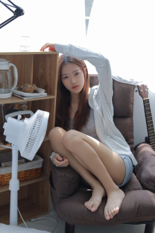 双乳丰满的女学生电影